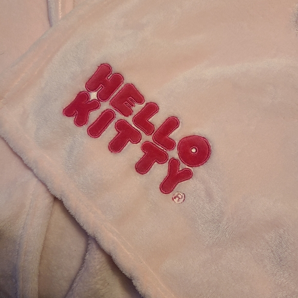 Shein x Hello Kitty and friends hooded blanket - Picture 5 of 10